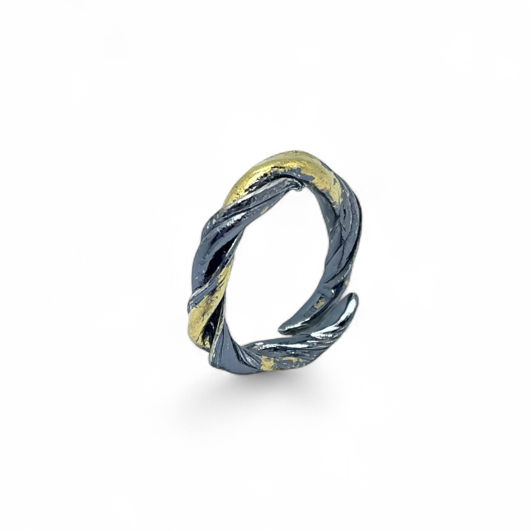 Gold vein ring