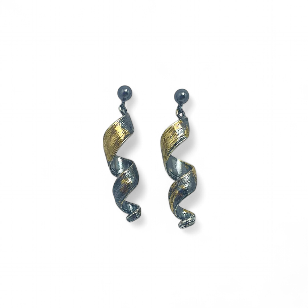 Gold vein drop earrings