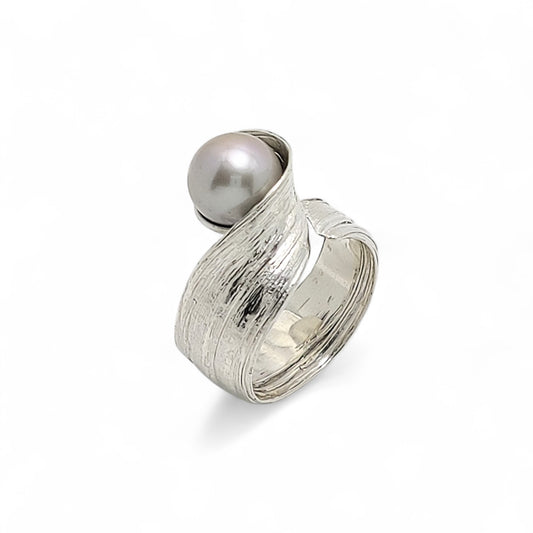 Ring with a pearl