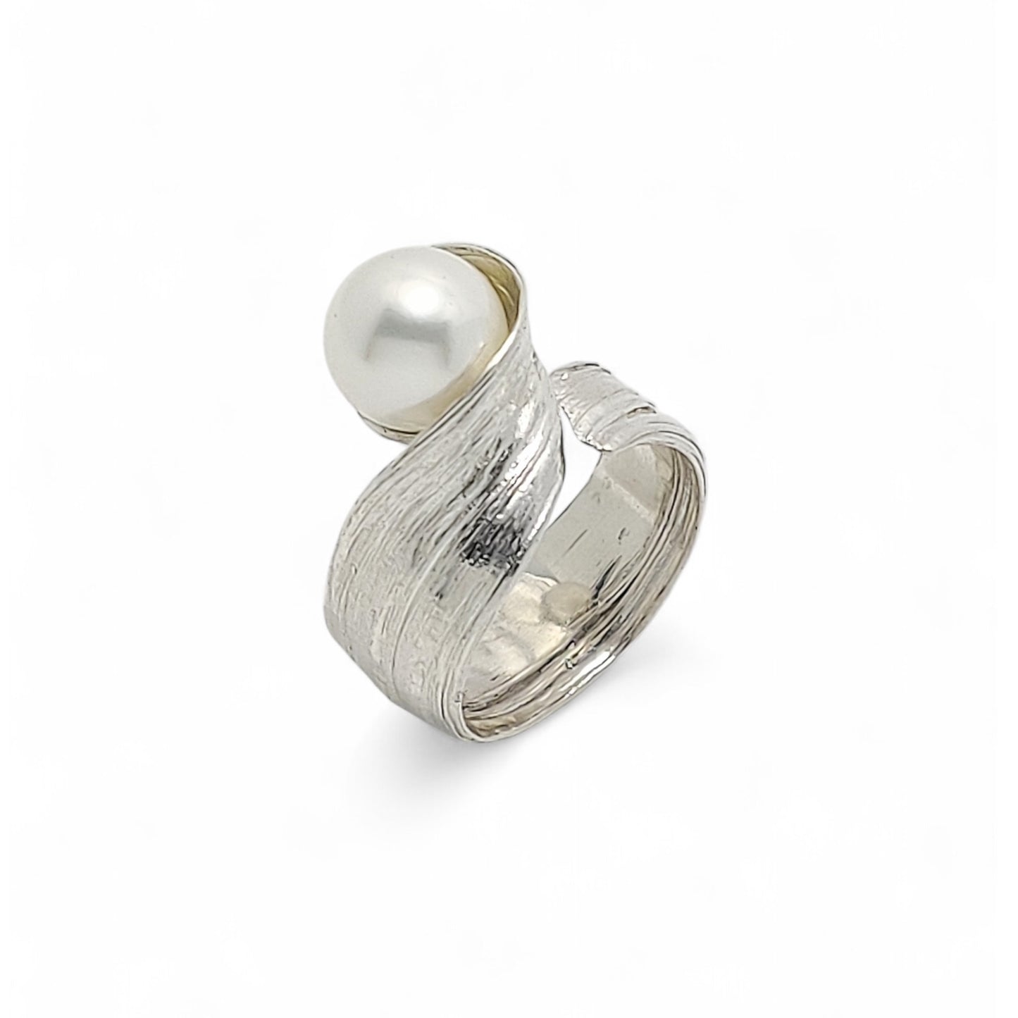 Ring with a pearl
